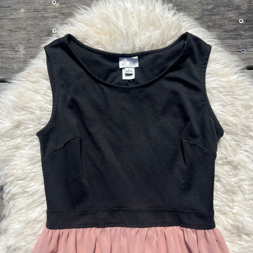 Elegant Black and Pink Lace Detail Strapless Dress - Picture 2 of 6